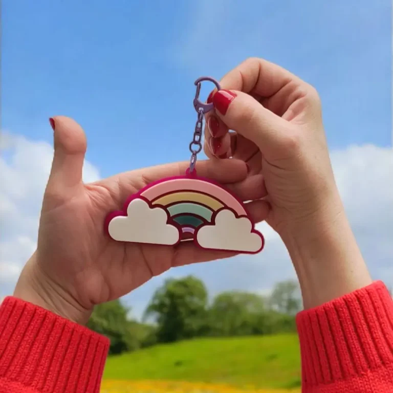 Loví Personalizaciones - Llavero de Arcoíris en Acrílico – Colorido, Resistente y Único